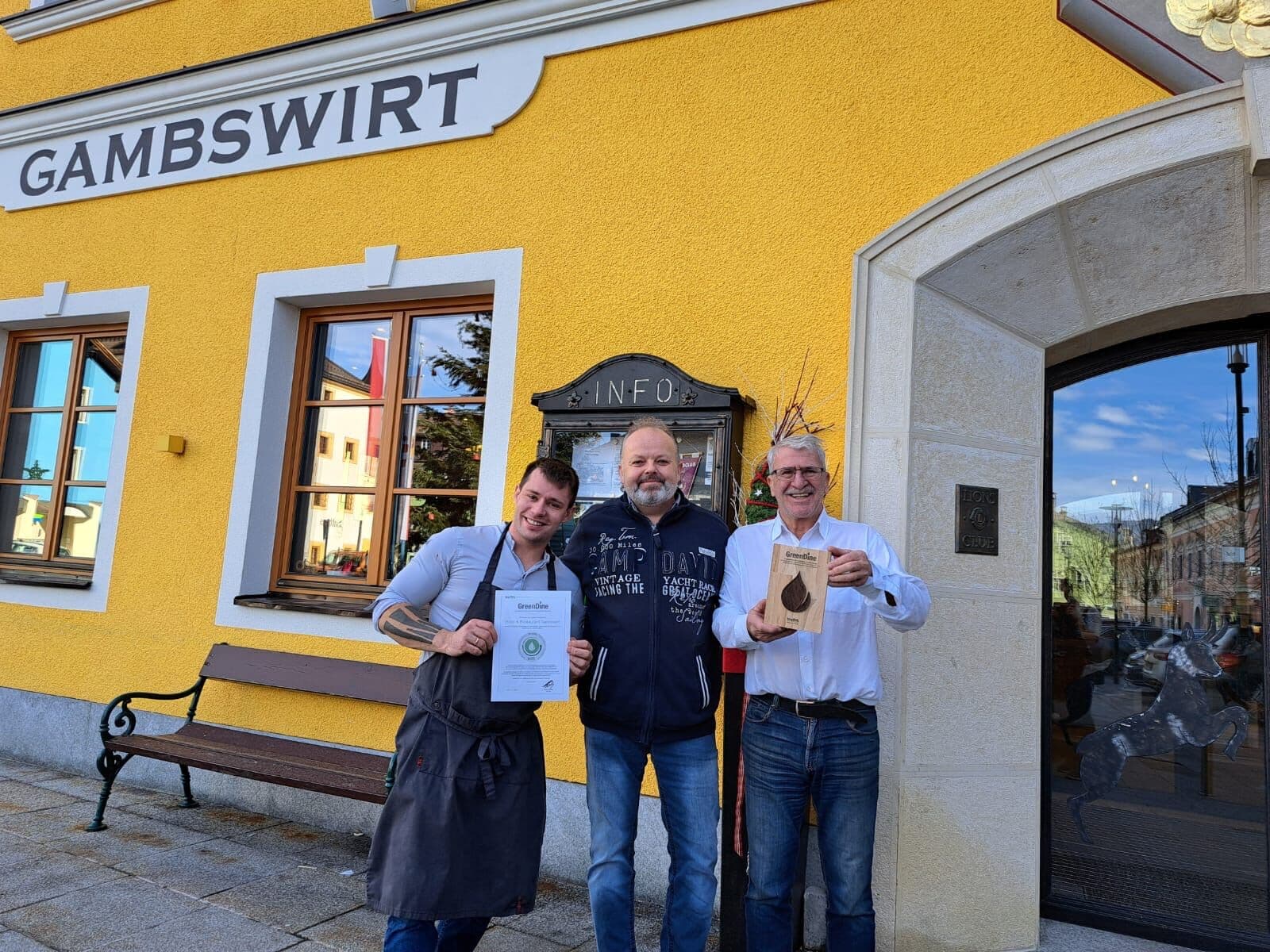 Übergabe des GreenDine-Gütesiegels an Gambswirt