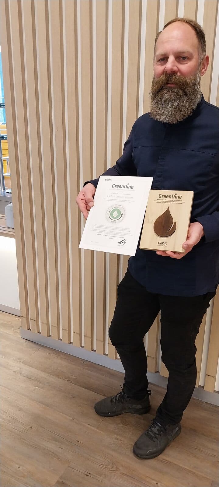 Übergabe des GreenDine-Gütesiegels an Gemma besser essen