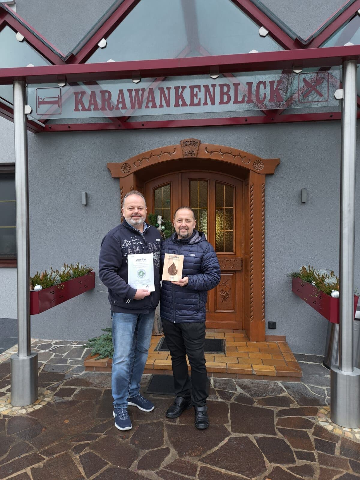 Übergabe des GreenDine-Gütesiegels an Karawankenblick